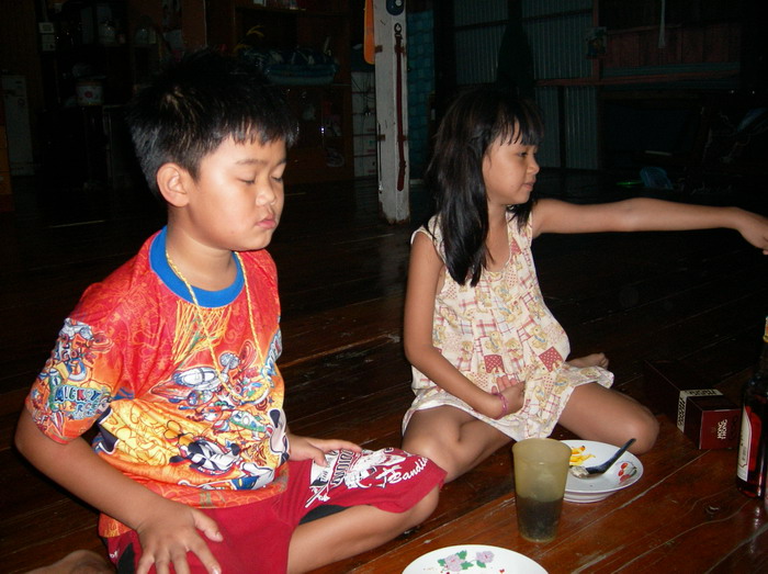 น้องเฟรม   น้องเอิร์น
ร่วมกินด้วยกั