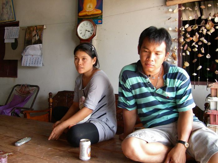        บ้านสลัก     บ้านพี่นัท  พี่หญิง  ที่อำนวยความสะดวกเรื่องผลไม้กินฟรี :laughing: :laughing: :l