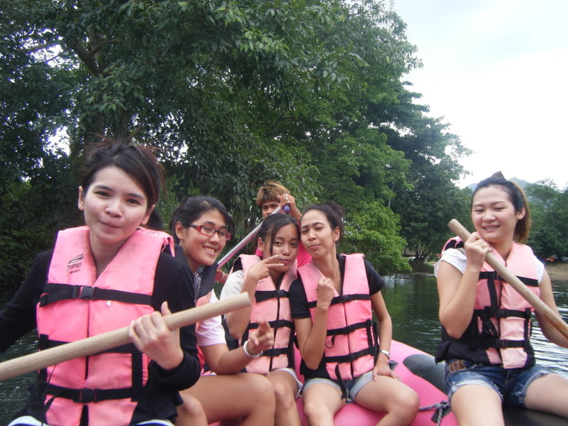 เอาออกเรือได้..พายไปสาวๆพี่จะถ่ายรูปให้
สบาย..หละตรู