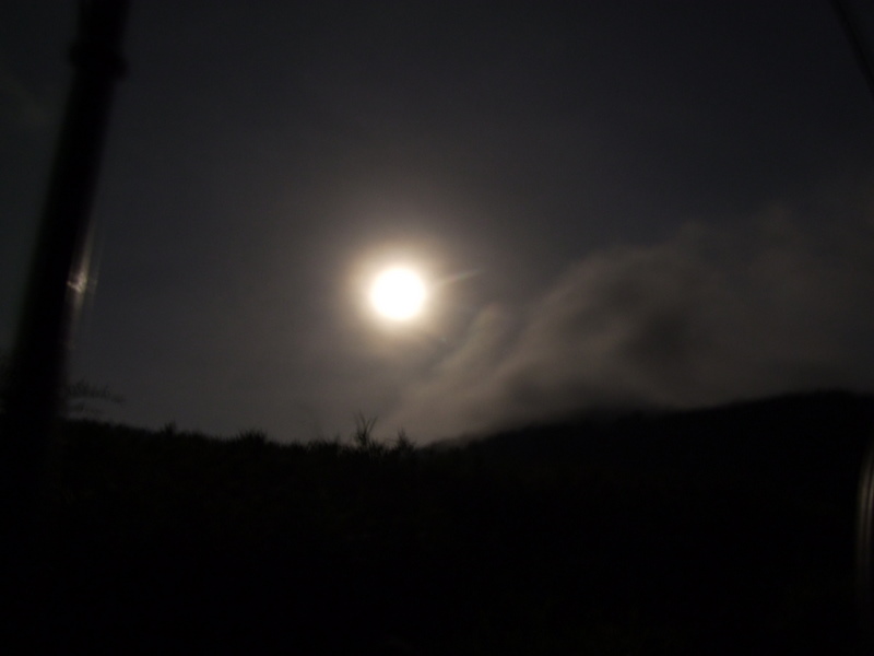 แล้วสุดท้ายทุกคนก็เมาหลับไปนี้คือแสงสุดท้ายกล่อนผมหลับไป..มันช่างสวยงามจริงๆพระจันทร์คืนนี้...