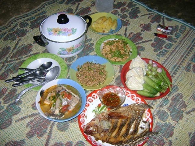 ปลานิล  ตัวเมื่อกลางวันกิน 4 คน กินไม