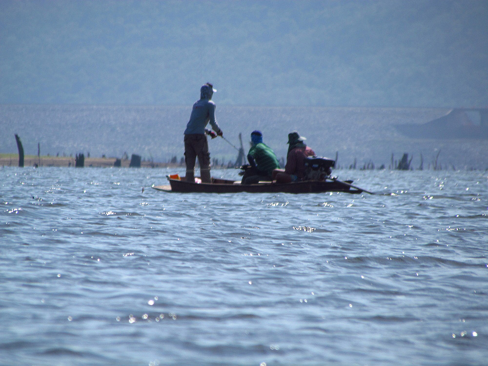 จิบรอบลำเรือเลย  


 :umh: :umh: :umh: