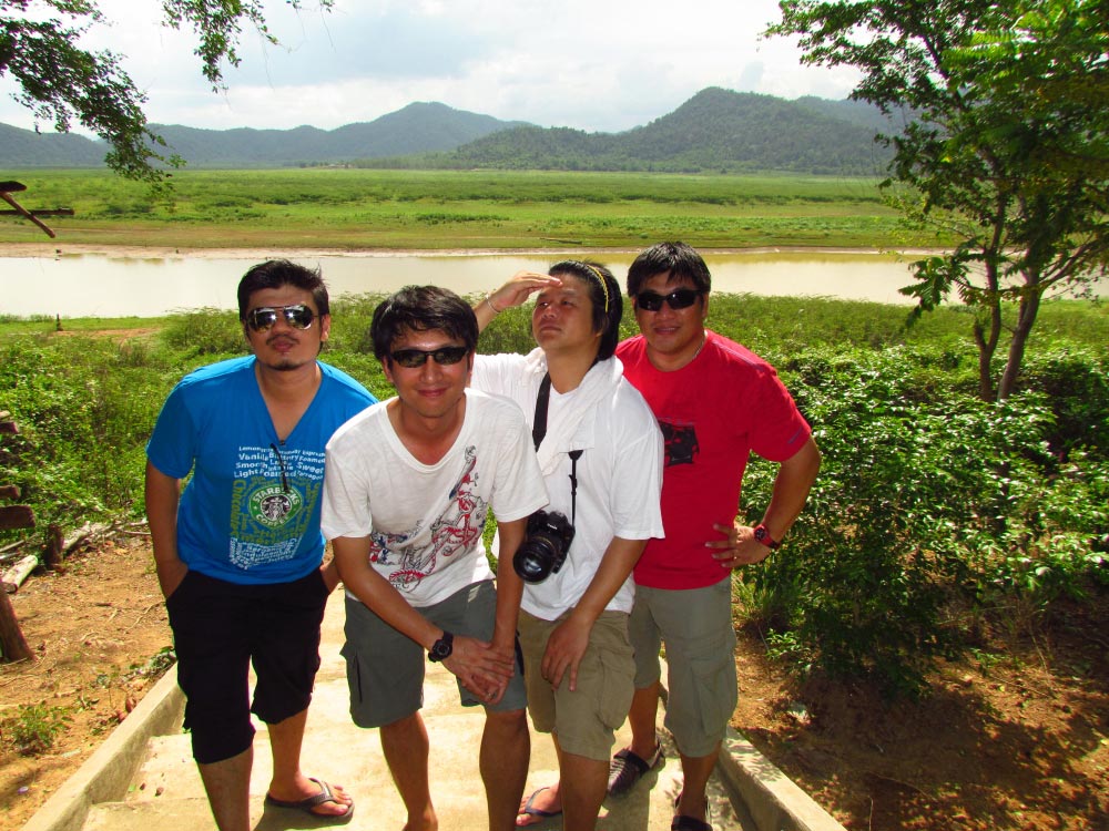 ผู้ร่วมทริปนี้ครับ  

ท่านดายอง  เพื่อนเปิดซิงเขื่อนปราณ ฯ ของเรา   +  น้าบอม  +  ป๋ม  +  น้าพจน์ 
