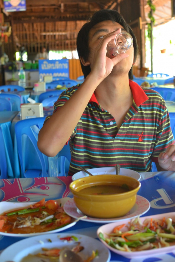  [b]ช่างภาพเราอิ่มแล้วครับ . . . [/b]