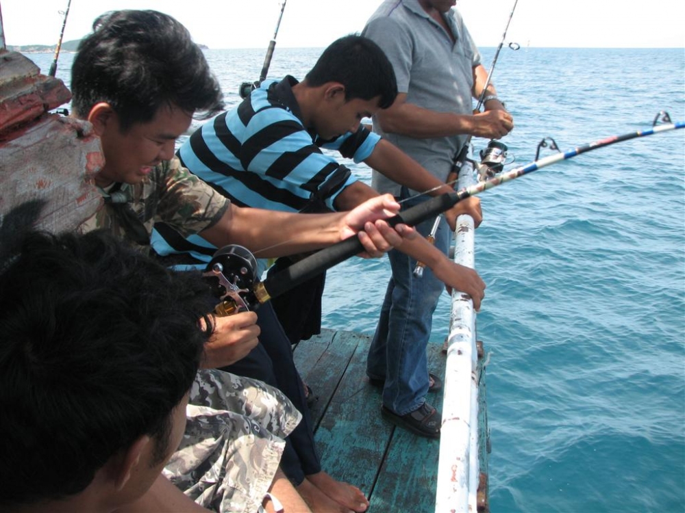 ท้ายเรือยังฮอตไม่เลิก คราวนี้น้าส้มบ้าง :love: :love: :love: :love: