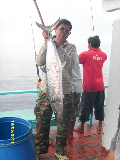 พี่ สุเมธ(เต็ก) นักตกปลารุ่นเก๋า ครับ :cool: