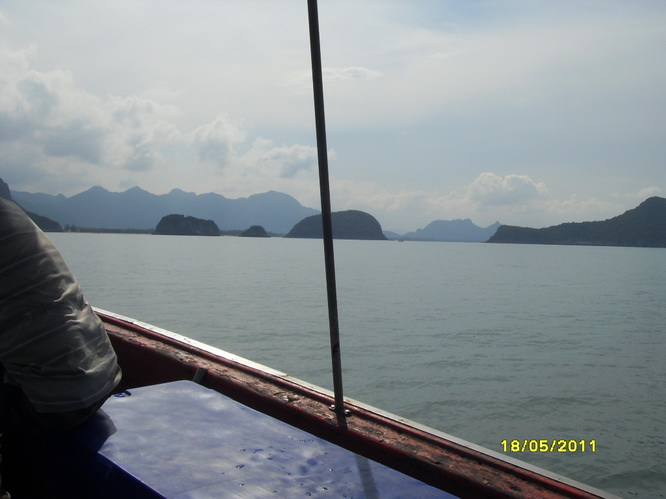 เรือกลับสู่ท่าประมาณ บ่าย 3 โมง เกาะแก่งสวยงาม ครับ :love: :love: :love: