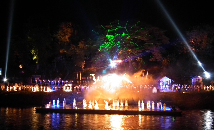 ขอส่งเข้าร่วม 1 ภาพครับ
งานแสดงแสงสีเสียงย้อนรอยเมืองแก่งคอย สมัยสงครามโลกครั้งที่ 2 ครับ