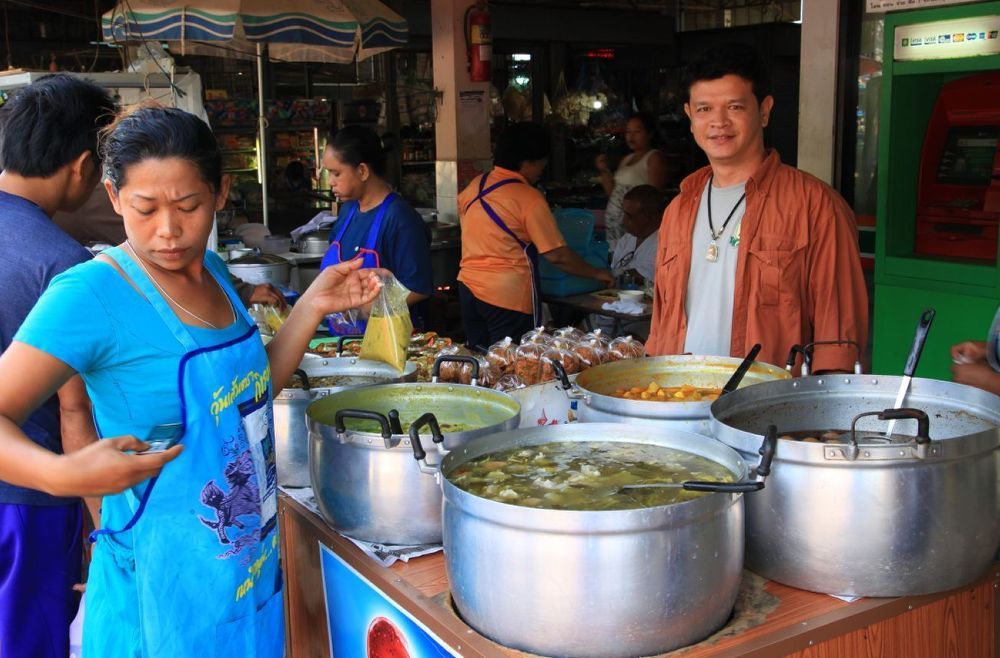 ข้าวแกง ทางเข้าเขื่อน ข้างๆ เซเว่น อร่อยมากๆ