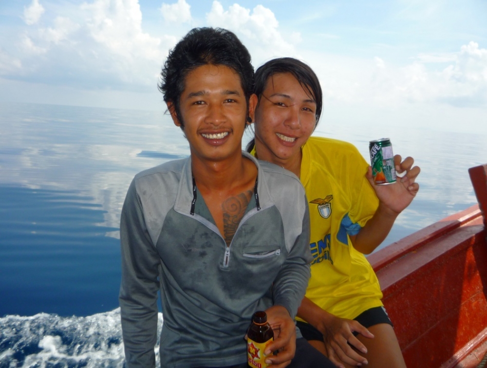 ภาพคู่รักประจำเรือ น้าคำหล้ากับน้องตั้ม M150 กับ กาแฟ เข้ากันเข้ากัน :laughing: :laughing: :laughing