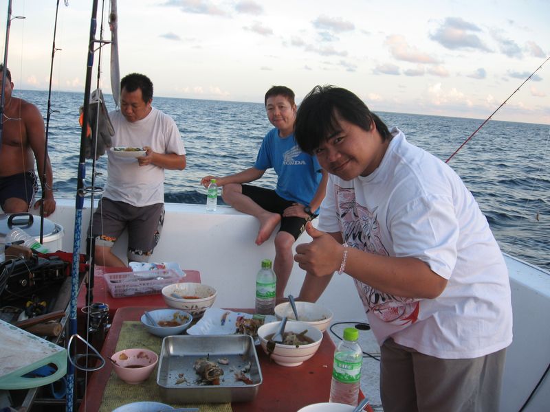 กับข้าวท้ายเรือกันดีกว่า :umh: :umh:
