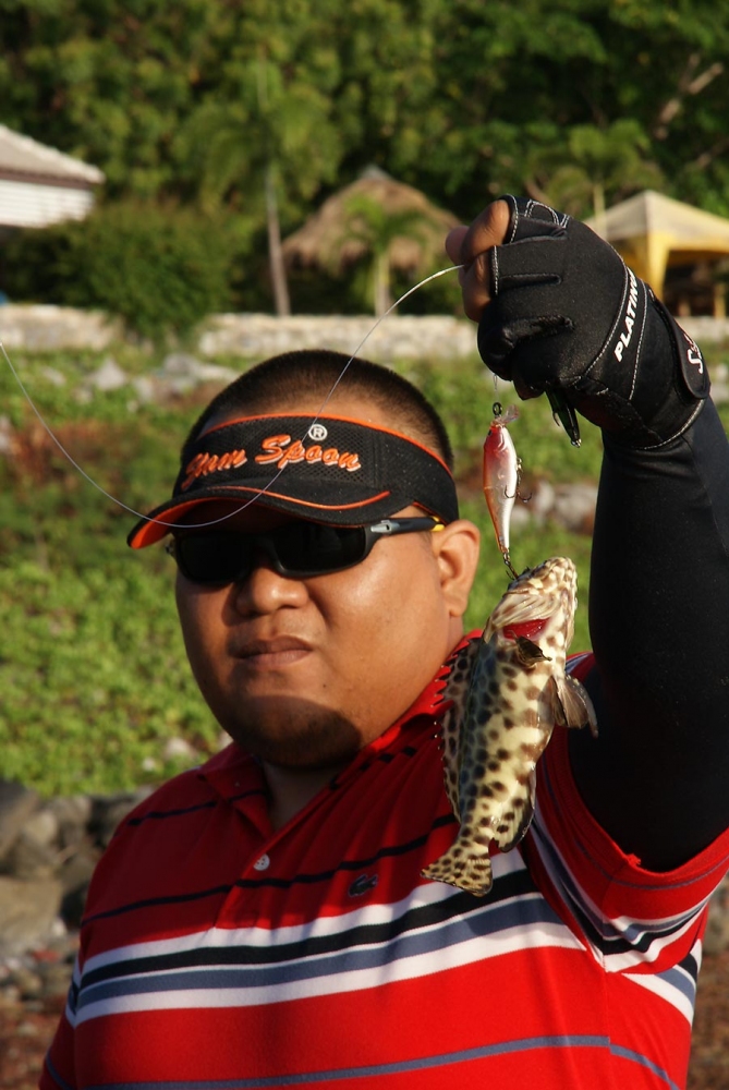ปลาเก๋า นั่นเอง สายพันธุ์นี้เจอบ่อยๆ ตามชายหาดครับ
 :cool:
 :cool:
 :cool:
 :cool:
 :cool: