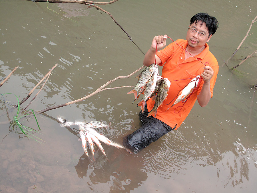 
 [b]  ไหน   ลองลงไปรวมกะพวงในน้ำ ซิ[/b]


 :grin: