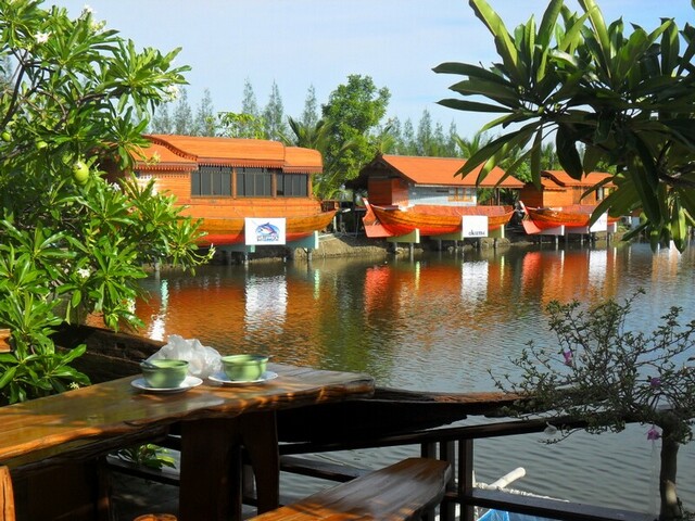 บ้านเคียงเรือหรือเรือเคียงบ้านหว่า :laughing: :laughing: :laughing: