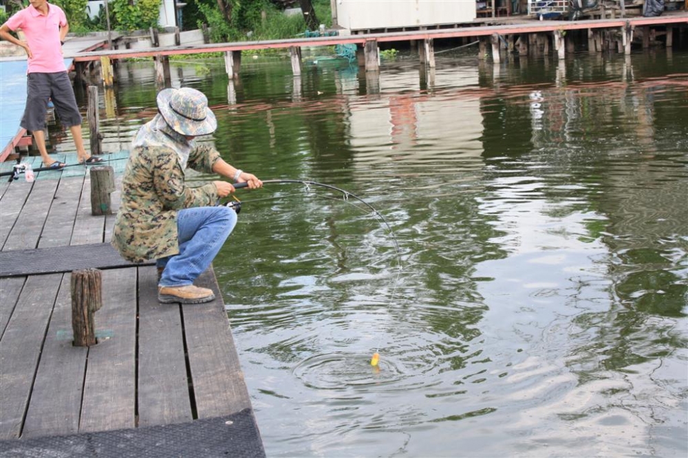 มีใครรู้บ้างว่าน้าเขาเป็นใคร............................ :cool: :cool: :cool: :cool: