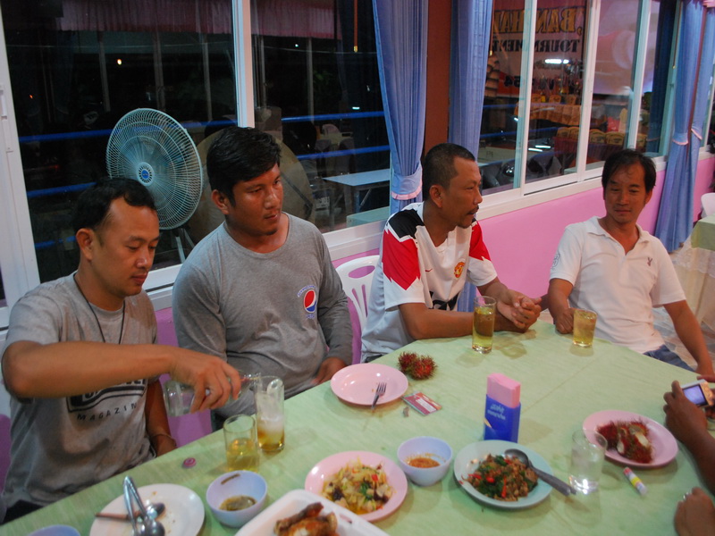 

โกเล็ก...บินเดี่ยว..จากนครปฐมครับ....มาร่วมบุญ



บรรยากาศภายในงาน...ตอนกลางคืน