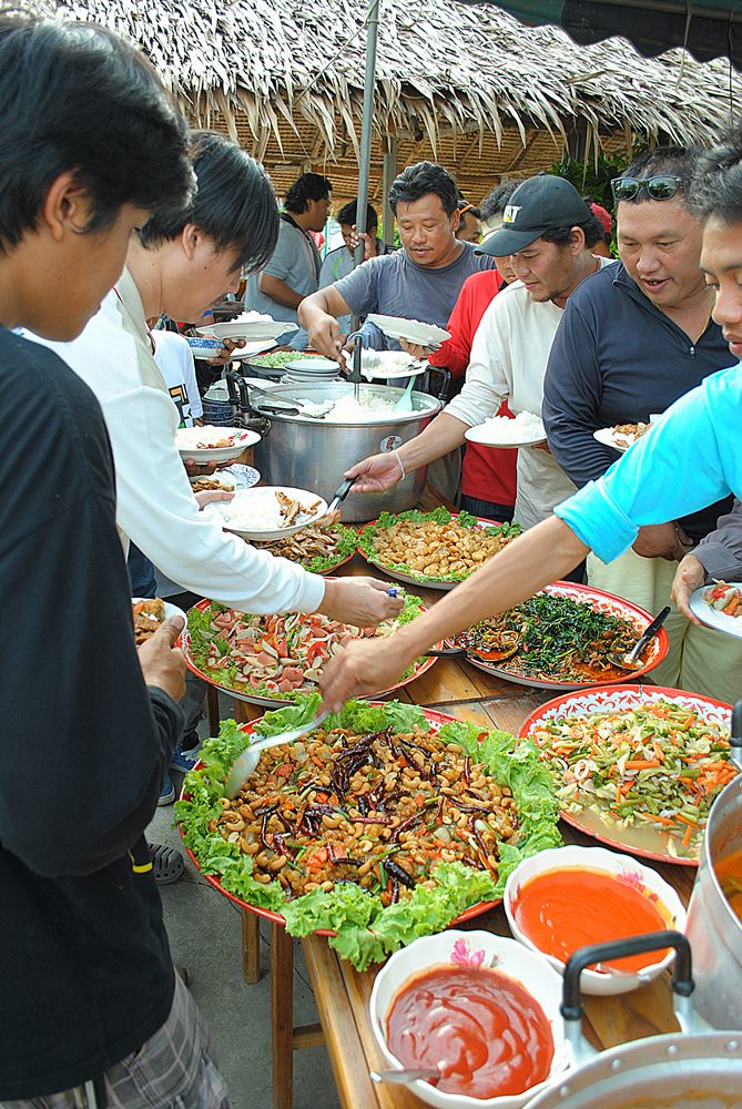 ของอร่อยๆทั้งนั้น  อาหารที่บ่อนี้ อร่อยทุกอย่างครับ ทุกคนยอมรับเลย  :umh: :umh: :umh: :umh: :umh: