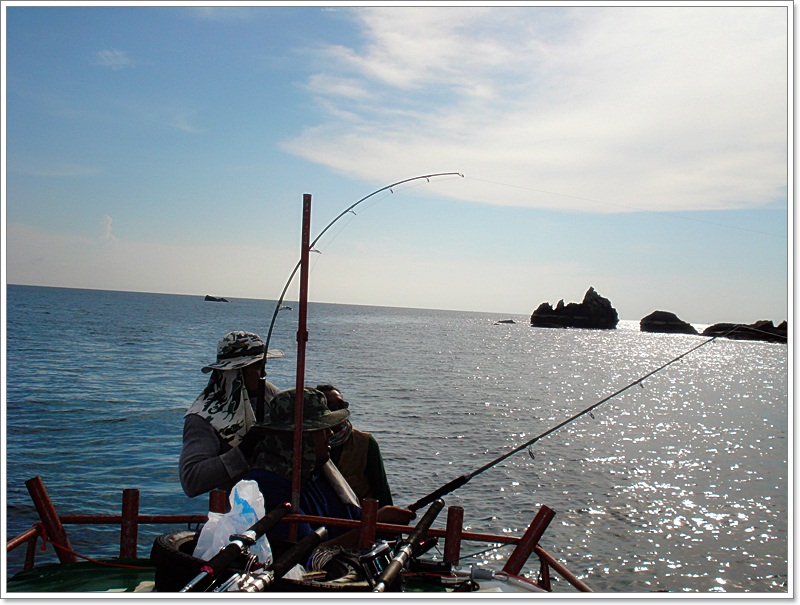  [b]ท้ายเรือ...ช่างใบ ทำ"แฮตทริก" ได้แล้