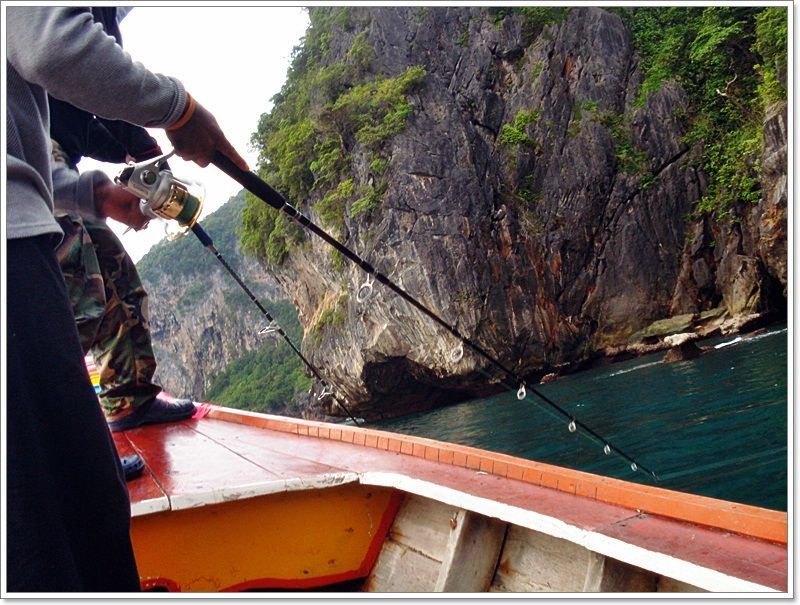  [b]แล้วก็หวด..!!

ช่วงนี้ หัวเรือ..มีการ