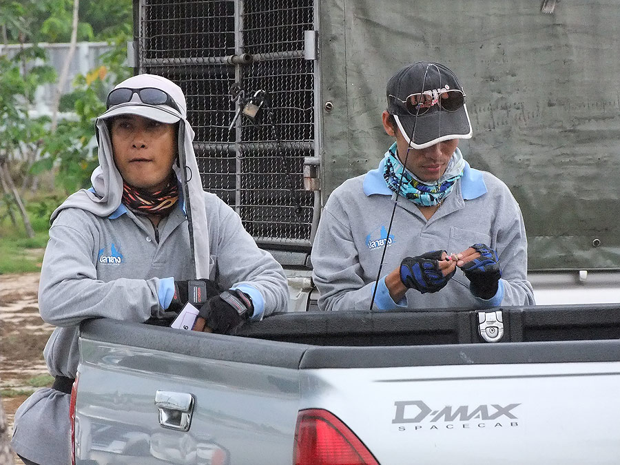 [b]คนซ้าย น้าเจต (tontaan)  คนขวา น้าต๊ะ  (Zetamol) คร๊าบ[/b]
:cool: :cool: :cool: :cool: :cool: :c