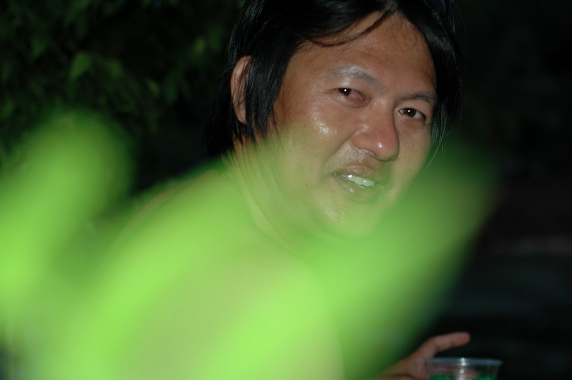 ถ่ายนู่นถ่ายนี่เล่นรอบโต๊ะ







อารายเขียวๆฟระ :angry: