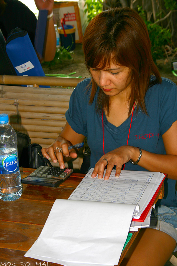 staff ของเราก็ช่วยกันสรุปตัวเลขคนล่ะม