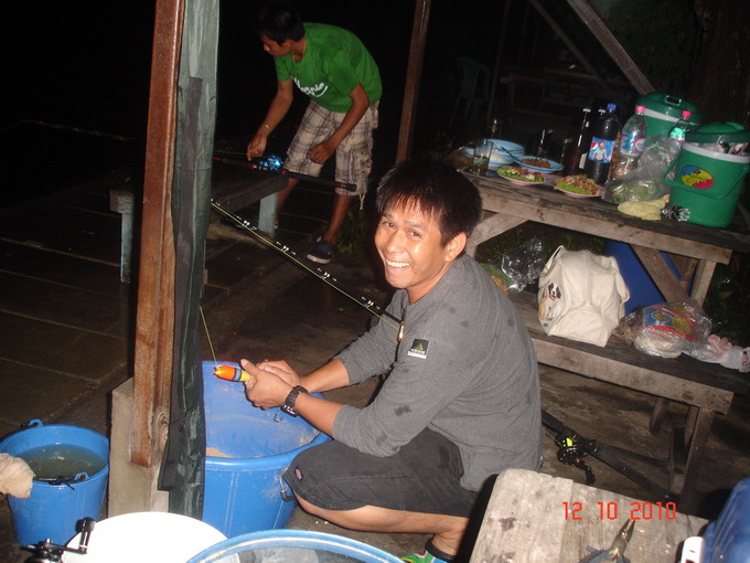 ยังปั้นรำ...กันเป็นอยู่มั๊ยค๊าป.ป.ป.อิอิอิ....ทุ่นลอยสงสัยจะอ่อนซ้อม..5555.... :flag: :flag: :flag: 