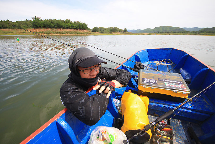 ขึ้นเรือก้อไม่ได้ ตะกายมาเกาะ ขอบเ