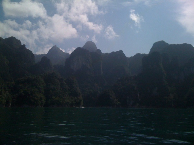 เมืองไทยจริงๆครับ เมืองนอก ชิดซ้าย เที่ยวมาหลายๆเมือง เมืองไทยทั้งอาหาร ที่พัก บรรยากาศ สุดแล้วครับ 