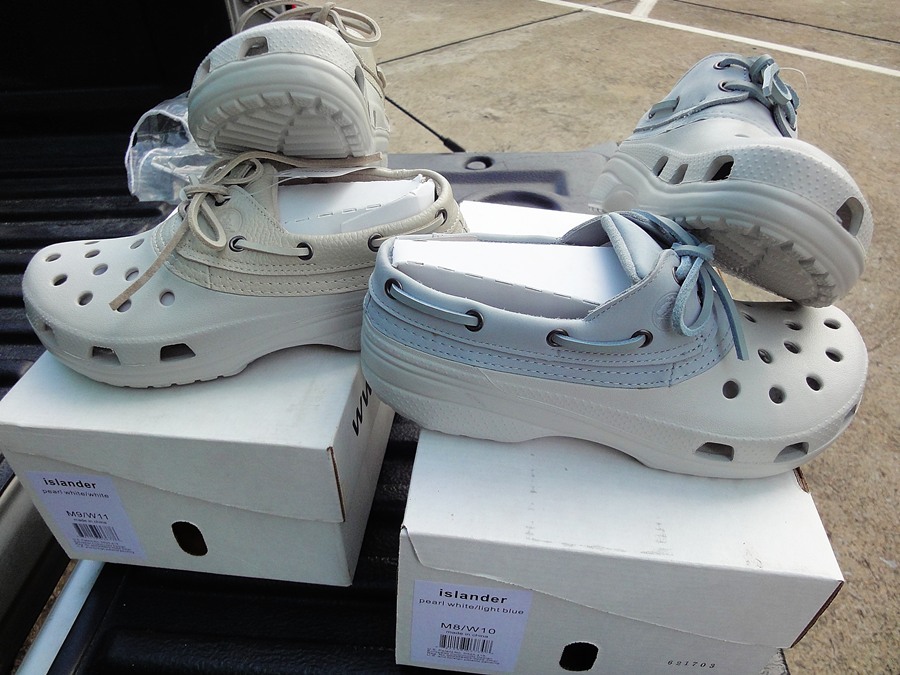   :grin: ขอขอบคุณน้าโพ Andy มอบรองเท้า Crocs รุ่น ISLANDE มา 2 คู่ครับ  :grin: