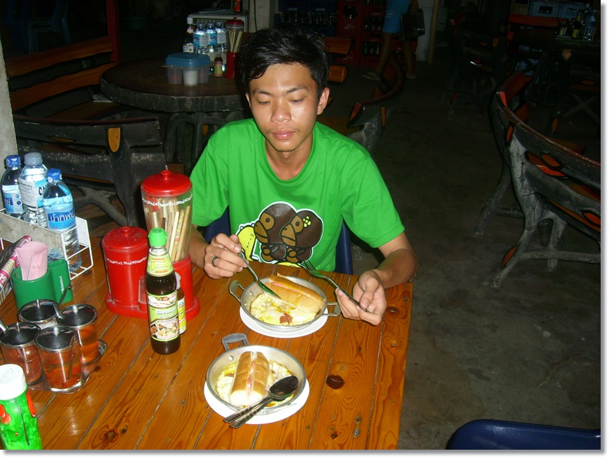  [b]ข้ามฝั่งมาซื้อข้าวกล่อง ได้กินไข