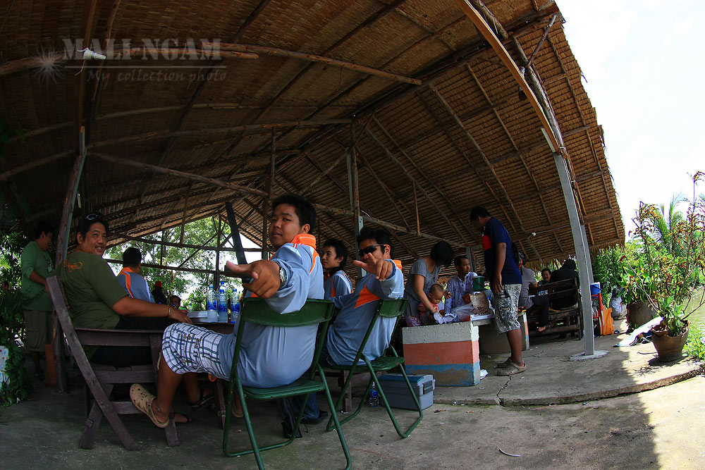 บางส่วนยังอยู่ในซุ้ม