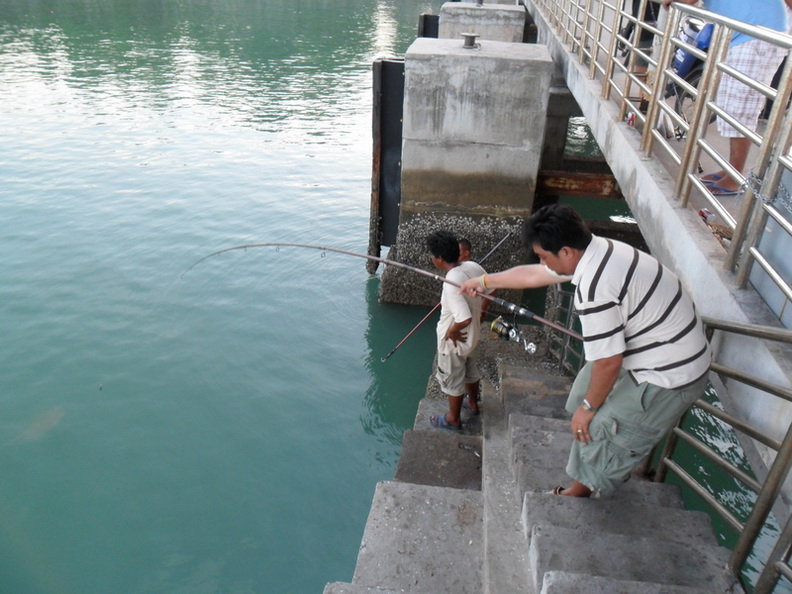 มือตะขอพร้อม :ohh:

 [q]ดูกระทู้น้าที่ไร   หิวทุกที       

วันไหนผมไปเที่ยวบ้านแฟน พาไปมั่งนะคร