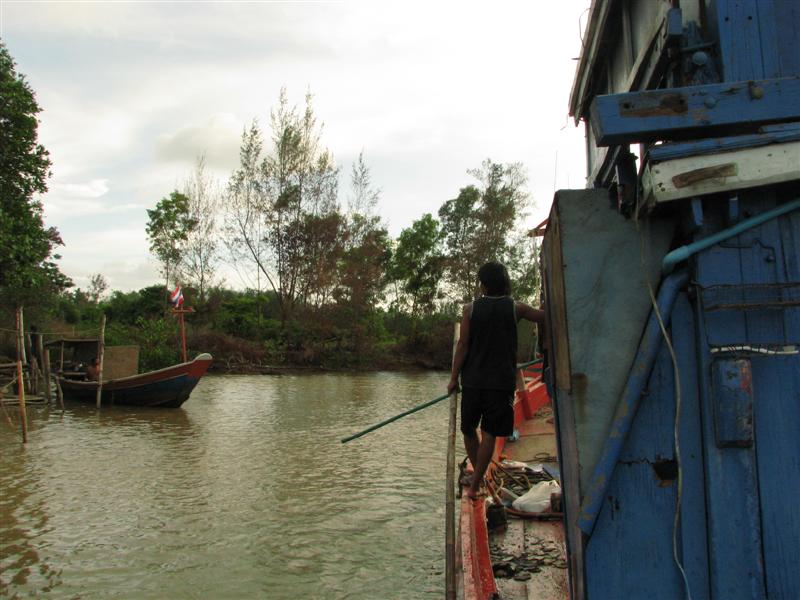 วันนี้ก็มีน้านุมาช่วยถ่อเรืออีกเช่นเคย  :grin:  :grin:  :grin:  :grin: