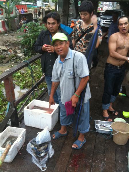  [b]ทุกวันๆ..สมาชิกเราจะหิ้วสะพายคันเ