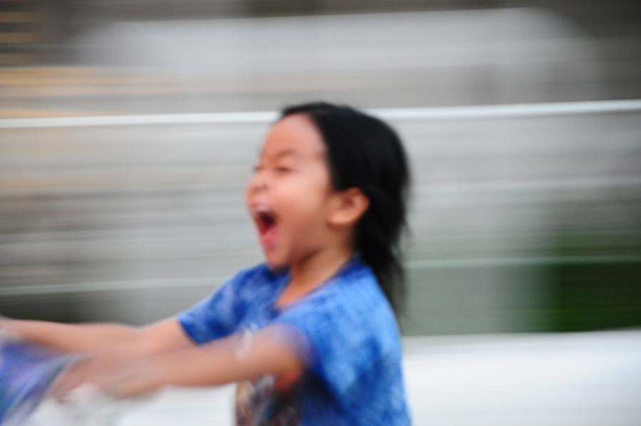 ดูแตงโมดิปั่นยังกะจรวด ถ่ายไม่ทันเลยอ่ะ :ohh: :ohh: :laughing: :laughing: :laughing: