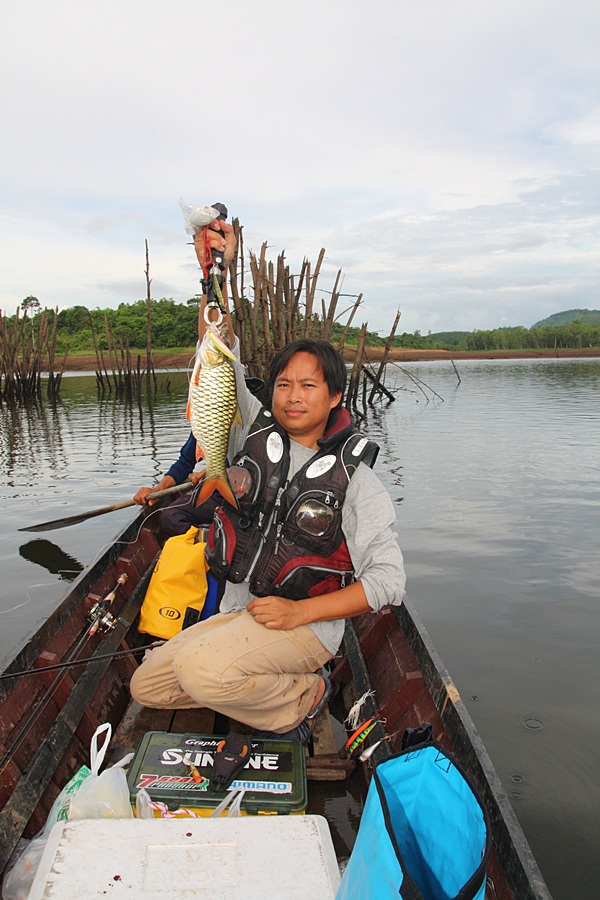 เหวี่ยง วัด อัด เย่อ สุดท้ายเก็บภาพไว้ นี่แหละความสุขของการตกปลา สำหรับผมนะ :grin: