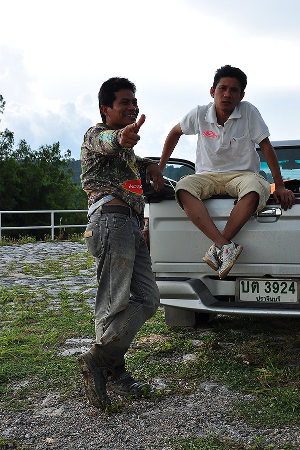 น้าพนม กับน้าโชค  ทริปนี้ขอเป็นเจ้าภาพเลี้ยงอาหารค่ำ  55ไม่ขัดศรัทธาครับท่านเจ้าภาพ :grin: :grin: :g