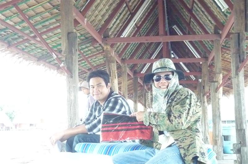 เพื่อน ดิฟ ทำงานแบงค์ครับ เอากระเป๋ามาฝากผม ขอบคุณมากมายครับ  :smile: