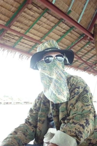  ตัวเมื่อกี้เอาขึ้นน๊ะครับ แต่พอปล่อยไปแล้วเห็น ผบ.นอนอ่านหนังสืออยู่ อ่าว ! เมื่อกี้ขึ้นมาแล้วถ่ายป