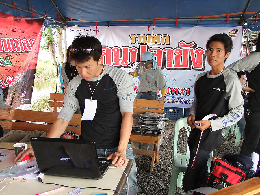 [b]เจอคนคุ้นเคยอีกคนแร๊ะ อิอิ[/b]  :grin: :grin: :