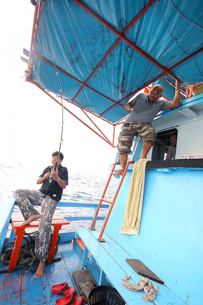 
 [b]  พอไต๋เรืองเบาเครื่อง

พี่รัด  ก็บ่นอีก  ว่าทำไมมันไม่ค่อยสู้  :laughing:

เอ๊ะ  เอาไงกัน