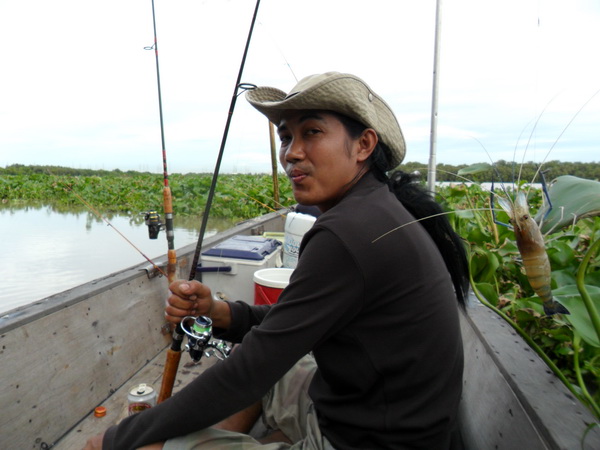 ท้ายเรือจัดต่อเลย.....

 :cheer: :cheer: :cheer: :cheer:

หมายสุดท้ายแล้ว ก่อนกลับ.....

 :che