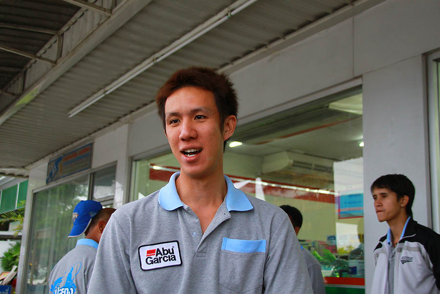[b]น้าเพชรปลายาง คร๊าบ (ภาพจากกล้อง น้าวรายุทธครับ)[/b]  :cool: :cool: :cool: :cool: :cool: :cool: :