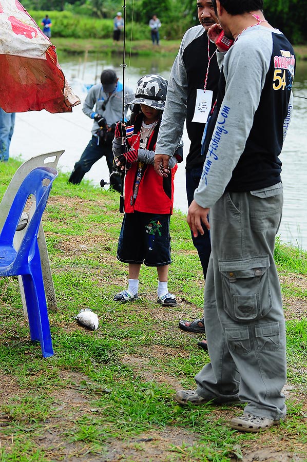 นี่เป็นปลาตัวที่ 3 แล้วน่ะคร๊าบ ฝีมือจริงๆ  :grin: