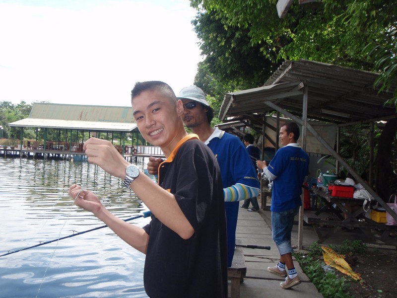 ไหนบอกแขนเจ็บไงยาสุ เห็นตีเบ็ดไกลจัง  :grin: :laughing:
