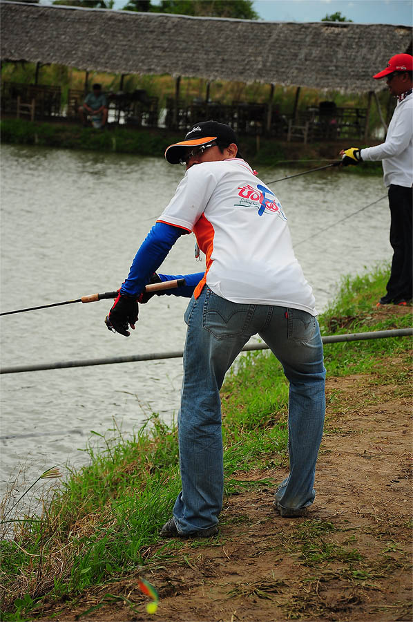 พอมองไปตามทิศทางของเสียง ผมก็เจอกับภาพนี้ครับ  :laughing: :laughing: :laughing: