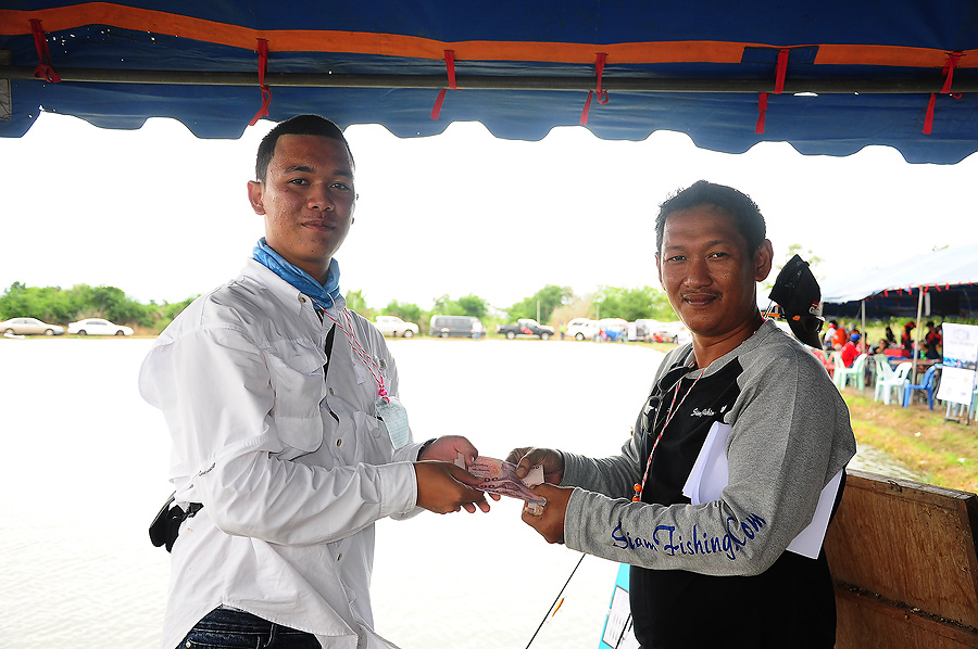 น้าบอมรับไป 300 บาท เงินที่เหลือมอบเข