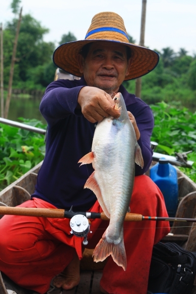 นอนดึกรักษาสุขภาพด้วยนะคับน้า  jakka 

ตัวขนาดนี้กินไวมากๆ :grin: