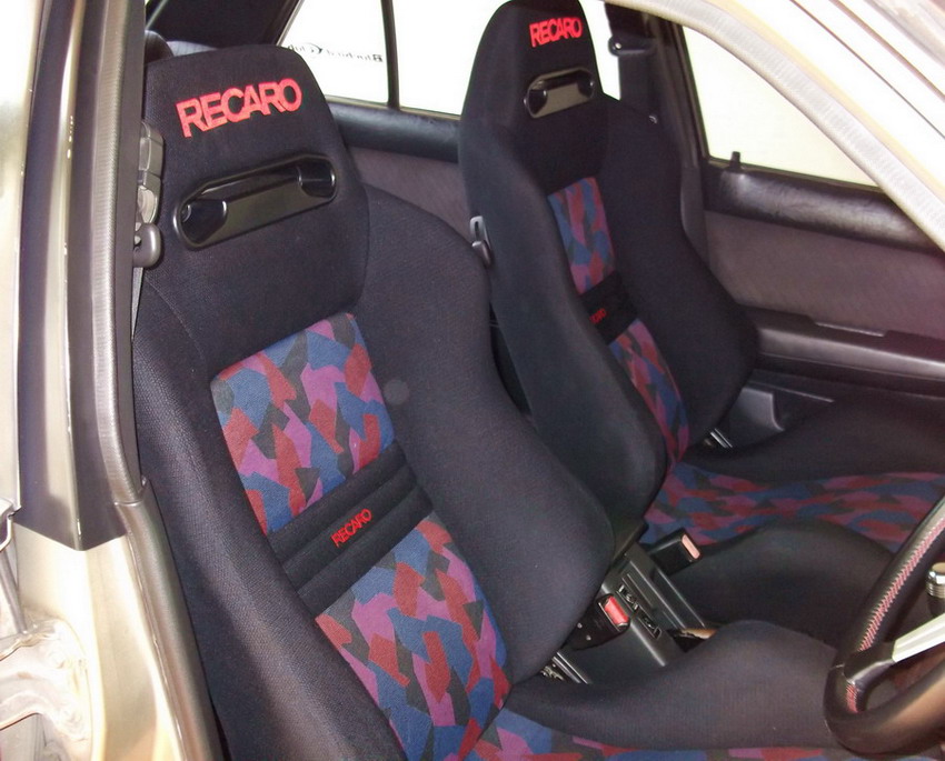 
เบาะคู่หน้าก็เปลี่ยนจ้า


RECARO SR3  แท้ๆนะจ่ะ  


สีนี้หายากครับ



 :love: :love: :lo